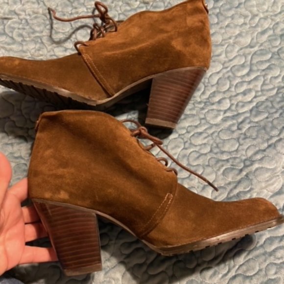 Stuart Weitzman ankle boot, Size 7, Brown suede - Picture 3 of 7